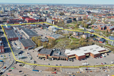 Ilmakuva, jonka etualalla on teollisuusrakennuksia.