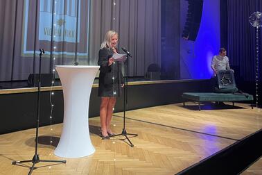 Apulaispormestari Maarit Vierunen Vuoden kokki 30 vuotta -juhlassa