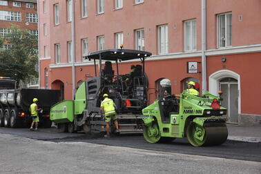 Asfaltintekoa Kalliossa.