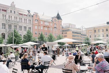 Kasarmitorin kesätunnelmaa 2021. Kuva: Camilla Bloom