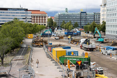 Hakaniemenrannan työmaa kuvattuna Hakaniemen sillalta.