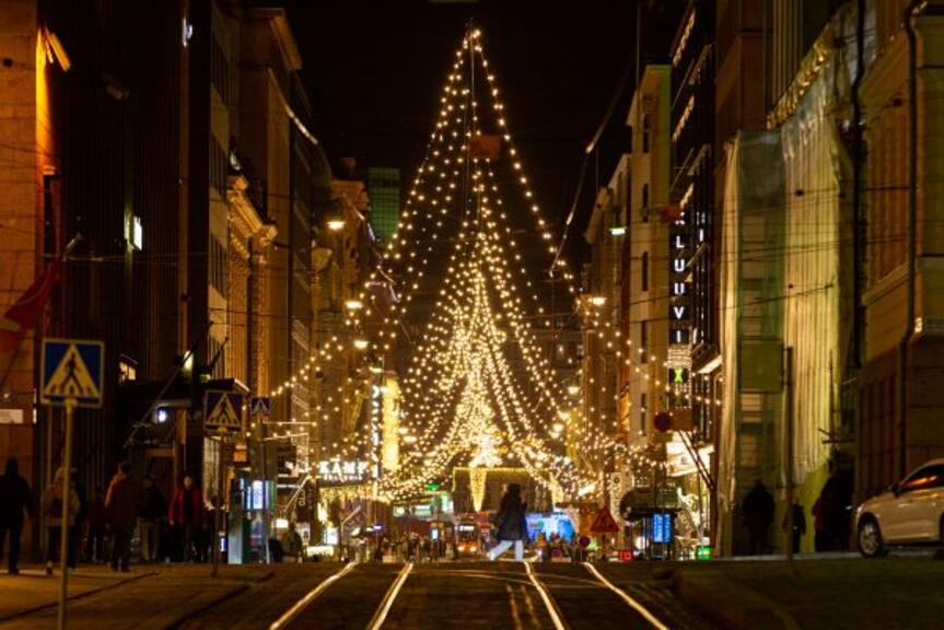 Helsingin Aleksanterinkadun jouluvalaistus vuonna 2020. Helsingin Aleksanterinkadun jouluvalaistus vuonna 2020.