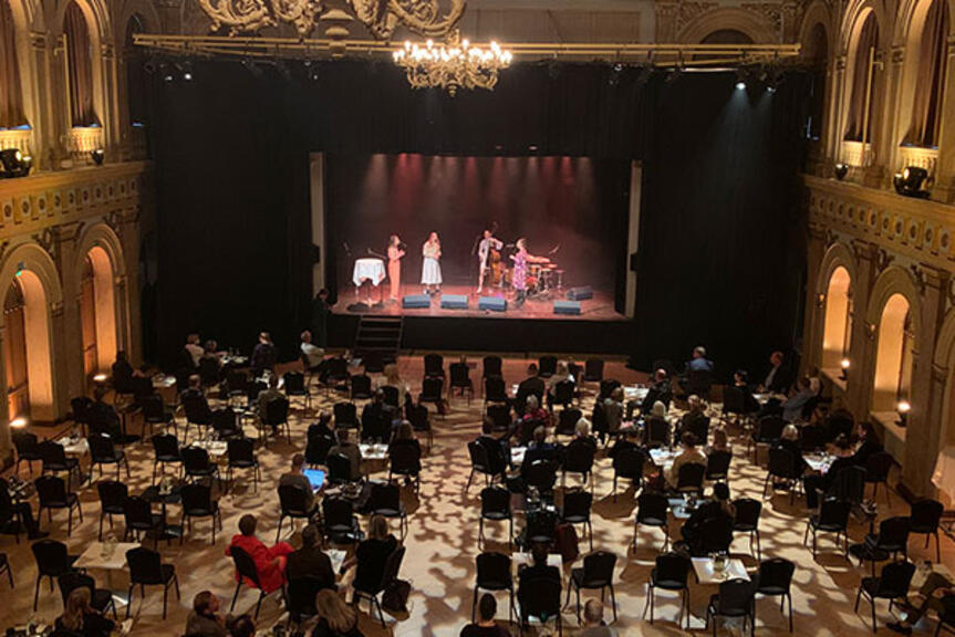 Elävää musiikkia. Elävää musiikkia.