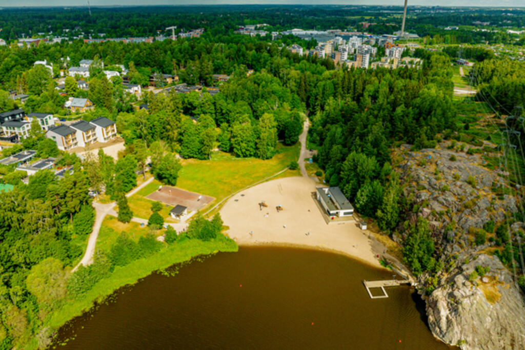 Pikkukosken uimarannan läheisyydestä on havaittu myrkkykeisoa. Kuva: Akifoto oy.