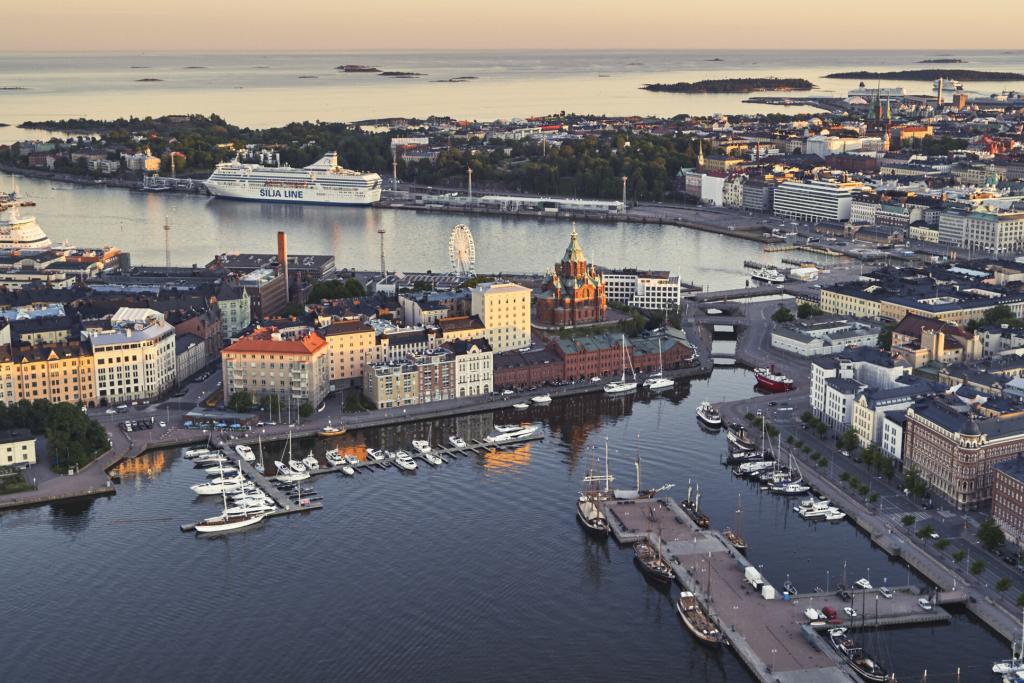 Ilmakuva Helsingistä, etualalla Kruununhaka ja Katajanokka. Kuva: Kari Ylitalo