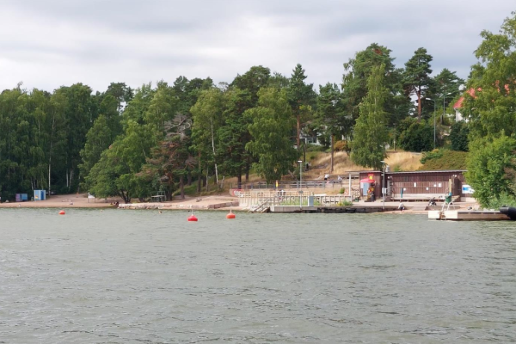 Marjaniemen uimaranta kesällä 2022.