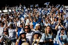 Suomalaisia jalkapallofaneja vuoden 2022 EM-kisoissa Englannissa.