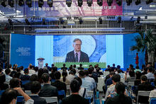 Pormestari Vartiainen puhuu etänä Beijing Design Weekin avajaisissa. Kuva: Pekingin Suomen suurlähetystö