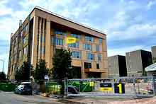 Valokuva: Lukion uusi rakennus on jo harjakorkeudessa. SRV.