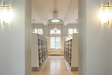 Kallion kirjaston uudistettu toinen kerros avautuu 1.10. Uudet kalusteet ovat Staran puuseppien valmistamat.