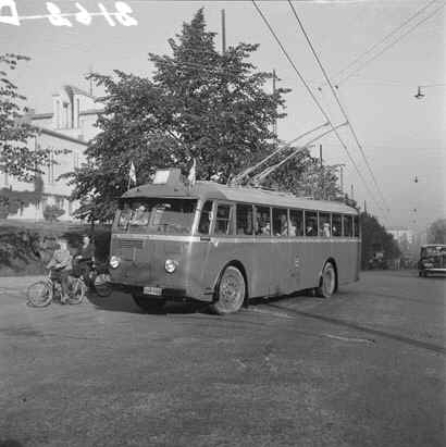 Johdinauto Topeluksenkadulla. Kuva H. Sundstrm 1949. HKM