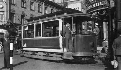 Katajanokan linjan raitiovaunu tulossa Kauppatorille. Kuvaaja tuntematon 1930-luku. HKM