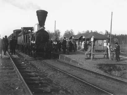 Juna tulossa Oulunkyln asemalle. Kuva Ester Heikel noin 1900. HKM